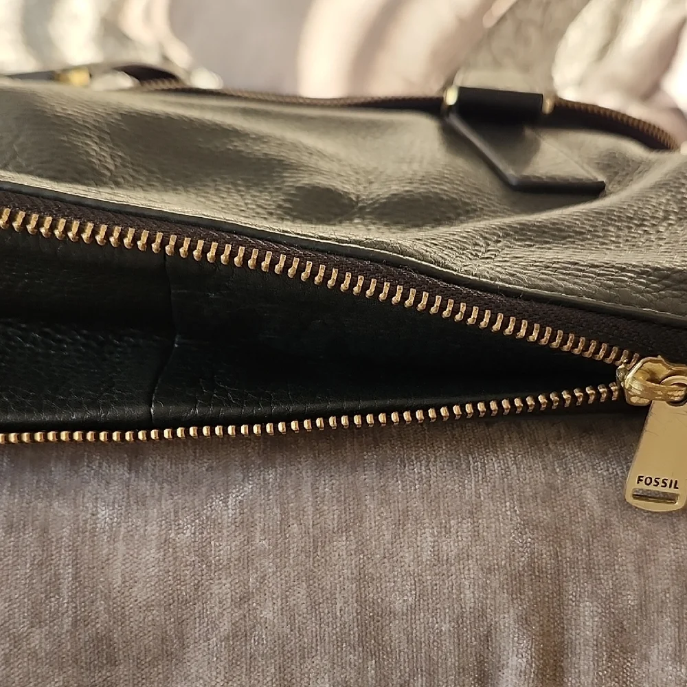 Fossil Expandable Leather Crossbody w/Free Fossil Wallet